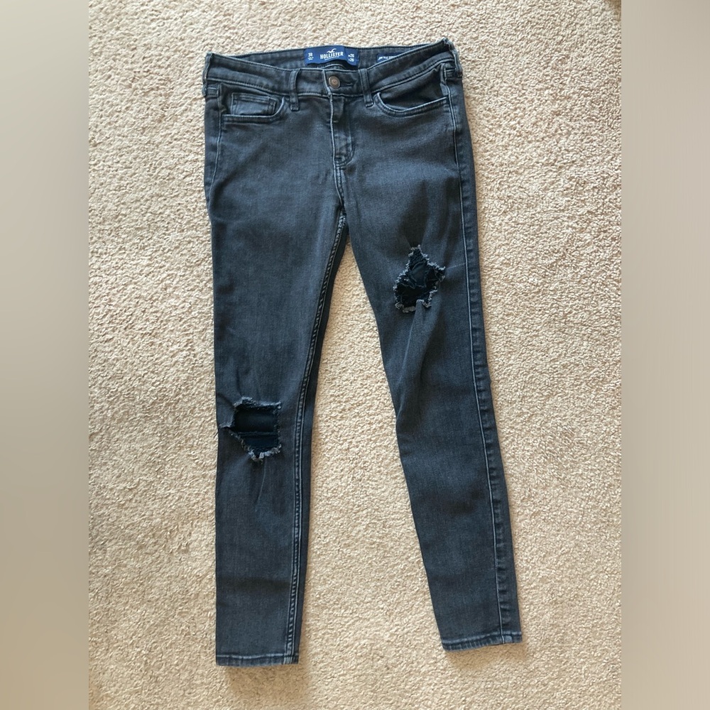 Hollister - Low Rise Super Skinny Crop - Black - Distressed - size 3R